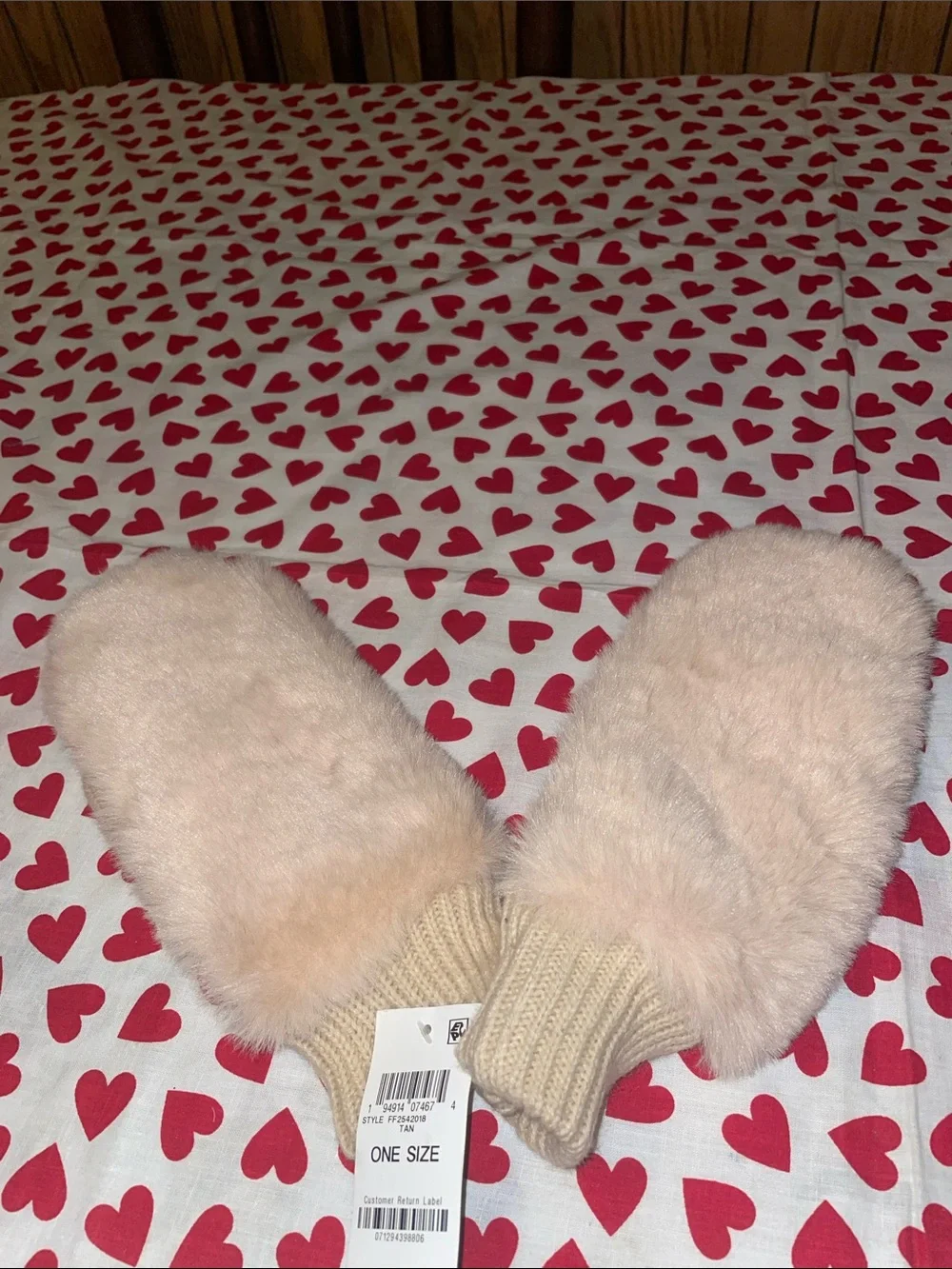 Soft & fluffy INC faux fur mittens (one size)(nwt)